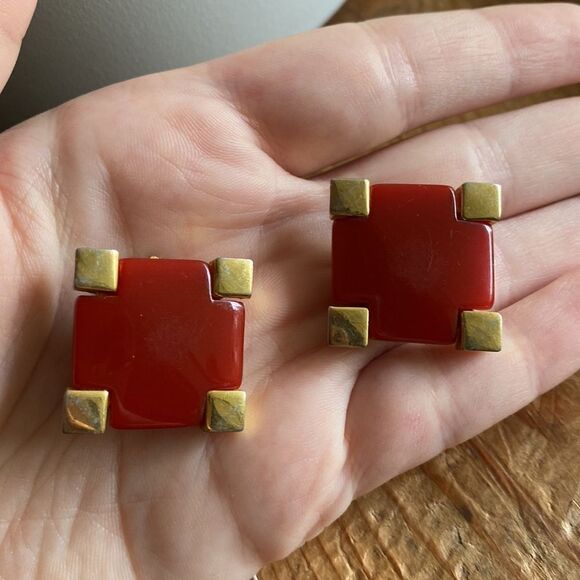 💛 Vintage Designer Givenchy Red Carnelian Gold Plated Clip On Earrings - Picture 2 of 8